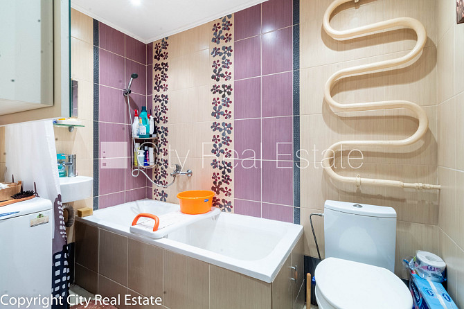 Pagalma ēka, bezmaksas stāvvieta pagalmā, logi vērsti uz pagalma pusi, viena istaba izolēta, Rīga - foto 15