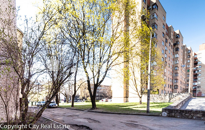 Pagalma ēka, bezmaksas stāvvieta pagalmā, logi vērsti uz pagalma pusi, viena istaba izolēta, Rīga - foto 19