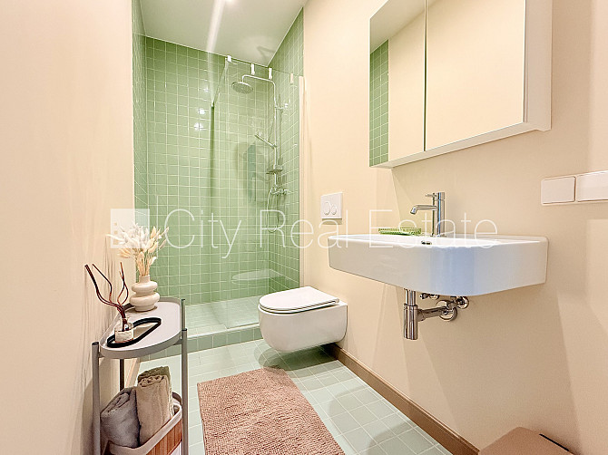 Pagalma ēka, bezmaksas stāvvieta pagalmā, logi vērsti uz pagalma pusi, viena istaba izolēta, Rīga - foto 7