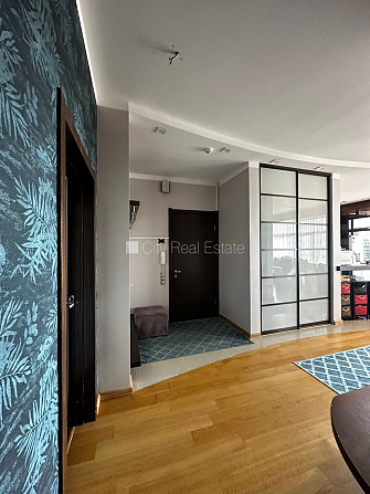 Fasādes māja, renovēta māja, iespēja nomāt autostāvvietu, ieeja no ielas, ir lifts, viena Rīga - foto 14