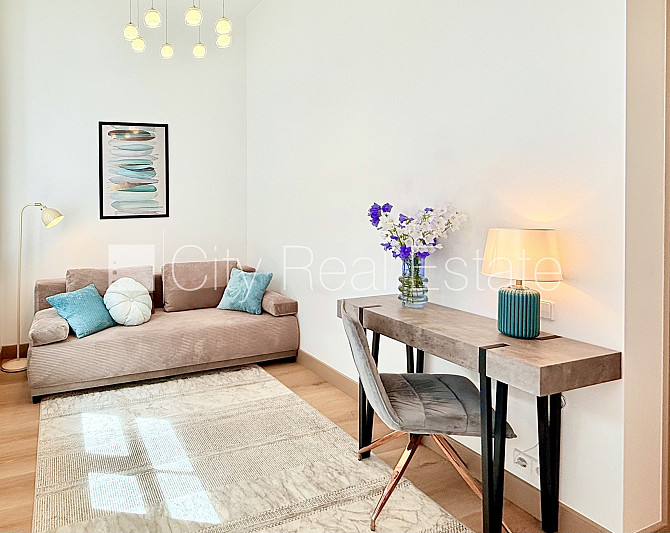 Fasādes māja, renovēta māja, iespēja nomāt autostāvvietu, ieeja no ielas, ir lifts, viena Rīga - foto 3