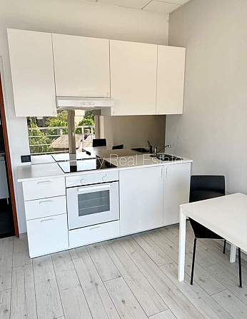 Fasādes māja, renovēta māja, ieeja no ielas, ir lifts, kāpņu telpa pēc kapitālā remonta, Rīga - foto 8