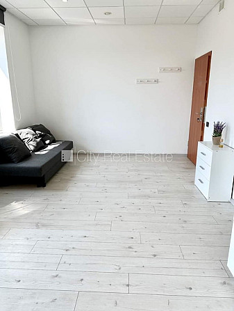 Fasādes māja, renovēta māja, ieeja no ielas, ir lifts, kāpņu telpa pēc kapitālā remonta, Rīga - foto 6