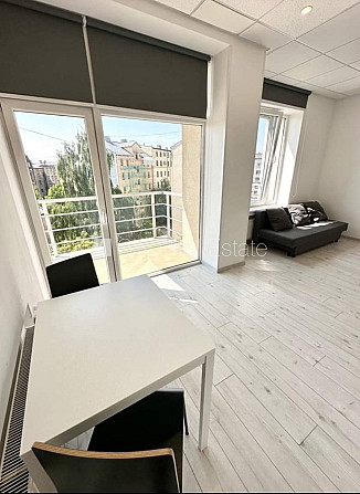 Fasādes māja, renovēta māja, ieeja no ielas, ir lifts, kāpņu telpa pēc kapitālā remonta, Rīga - foto 11