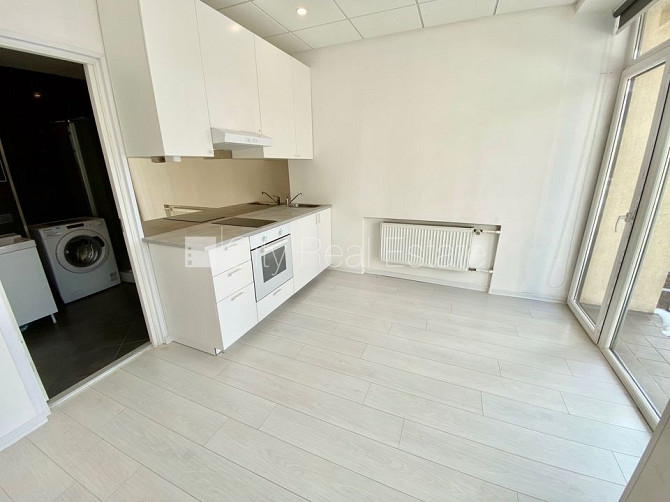 Fasādes māja, renovēta māja, ieeja no ielas, ir lifts, kāpņu telpa pēc kapitālā remonta, Rīga - foto 5