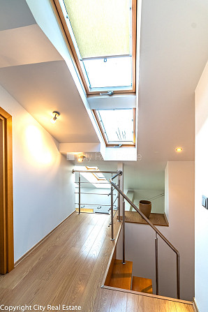 Мансарда, французский балкон, двухэтажный, центральное отопление, деревянные Рига - изображение 8