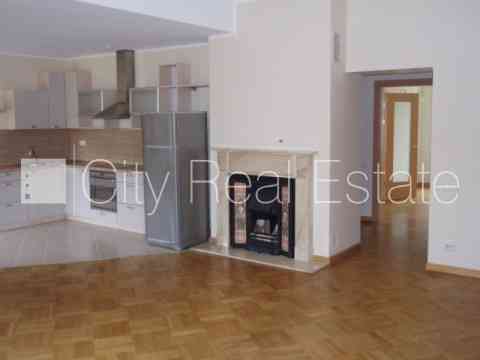 Фасадный дом, реновированный дом, вход с улицы, лифт, лестничная клетка после Rīga