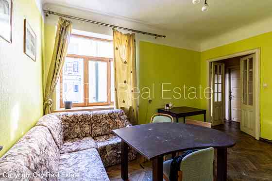 Фасадный дом, реновированный дом, благоустроенный озеленённый двор, закрытый Rīga