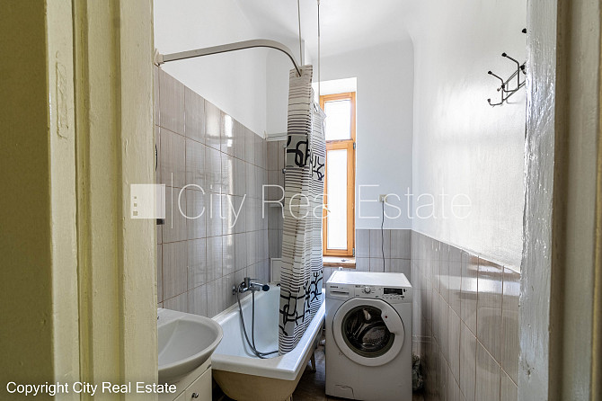 Fasādes māja, renovēta māja, labiekārtots apzaļumots pagalms, slēgts pagalms, ieeja no Rīga - foto 16