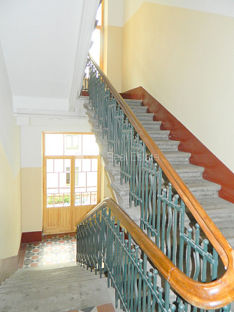 Fasādes māja, renovēta māja, labiekārtots apzaļumots pagalms, slēgts pagalms, ieeja no Rīga - foto 18