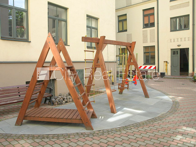 Fasādes māja, renovēta māja, labiekārtots apzaļumots pagalms, slēgts pagalms, ieeja no Rīga - foto 19