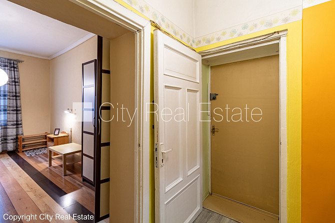 Pagalma ēka, renovēta māja, slēgts pagalms, ieeja no pagalma, ir lifts, kāpņu telpa pēc Rīga - foto 16