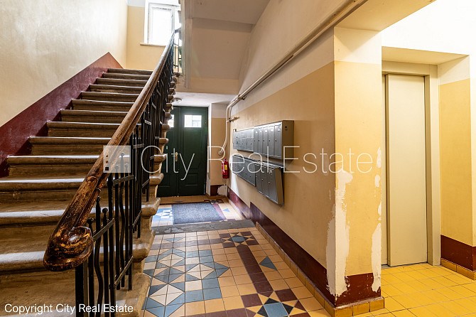 Pagalma ēka, renovēta māja, slēgts pagalms, ieeja no pagalma, ir lifts, kāpņu telpa pēc Rīga - foto 19