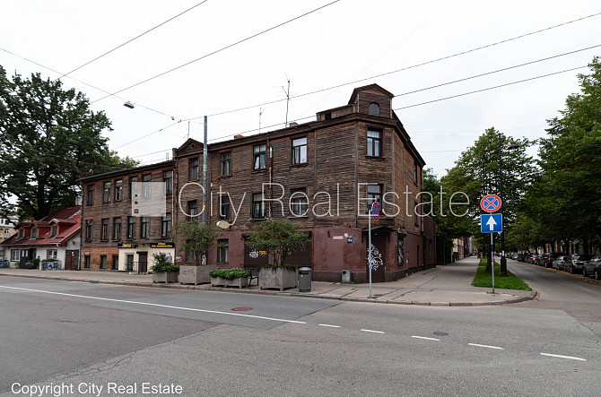 Fasādes māja, fasāde ar koka apdari, vieta automašīnai, ieeja no pagalma, logi vērsti mājas Rīga - foto 20
