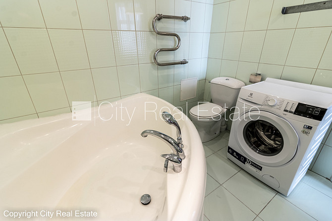 Fasādes māja, renovēta māja, labiekārtota apzaļumota teritorija, slēgta teritorija, ieeja no Rīga - foto 18