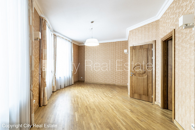 Fasādes māja, renovēta māja, labiekārtota apzaļumota teritorija, slēgta teritorija, ieeja no Rīga - foto 13