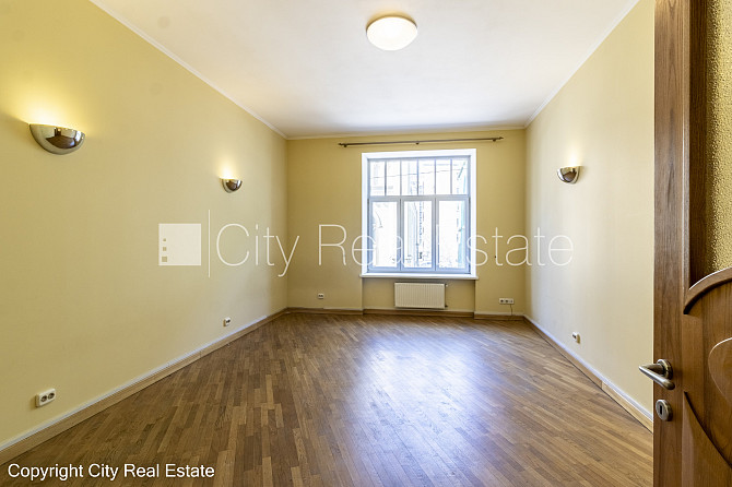 Fasādes māja, renovēta māja, labiekārtota apzaļumota teritorija, slēgta teritorija, ieeja no Rīga - foto 15