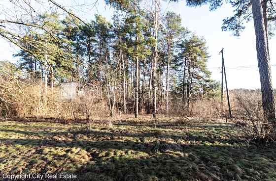 Территория обнесена железным забором, вход с улицы, разрешено строить Rīga