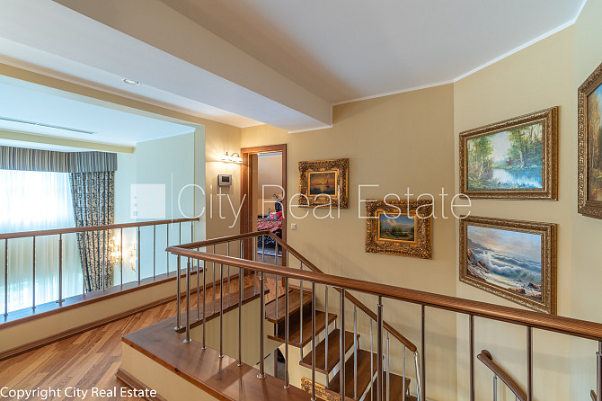 Частный дом, подъездная дорога покрыта брущаткoй, автоматическая система полива Рига - изображение 8