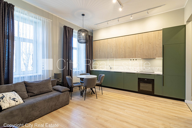 Реновированный дом, благоустроенная озеленённая территория, подъездная дорога Рига - изображение 1