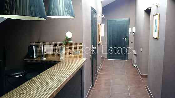 Мансарда, лифт, французский балкон, окна выходят во двор, одна изолированная Рига