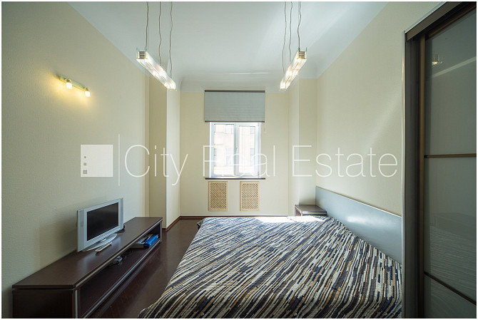 Фасадный дом, закрытый двор, вход с улицы, лестничная клетка после косметического Рига - изображение 7