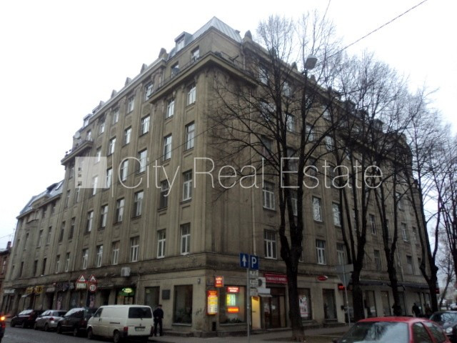 Фасадный дом, закрытый двор, вход с улицы, лестничная клетка после косметического Рига - изображение 16