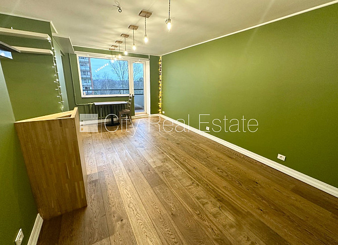 Дом во дворе, благоустроенная озеленённая территория, место для машины, лифт, Рига - изображение 4