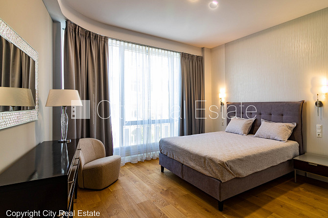 Jaunceltne, fasādes māja, ieeja no pagalma, ir lifts, kāpņu telpa pēc kapitālā remonta, Rīga - foto 17