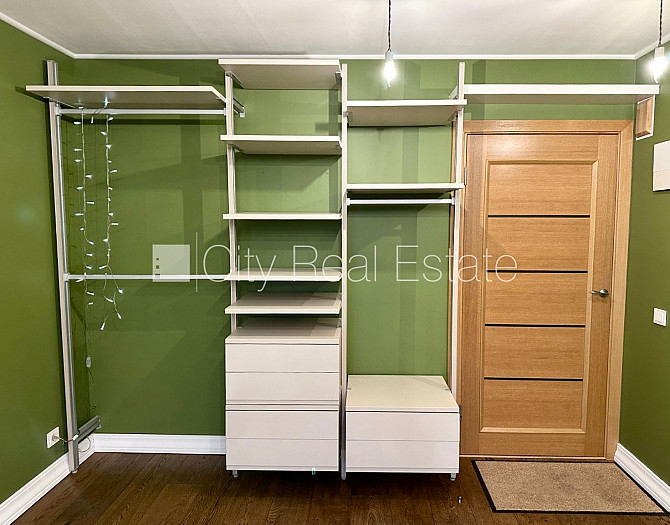 Дом во дворе, благоустроенная озеленённая территория, место для машины, лифт, Рига - изображение 6