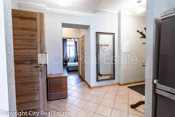 Дом во дворе, реновированный дом, закрытый двор, лифт, лестничная клетка после Рига