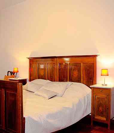 Дом во дворе, реновированный дом, закрытый двор, во дворе детская игровая Рига