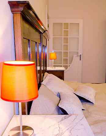 Дом во дворе, реновированный дом, закрытый двор, во дворе детская игровая Рига