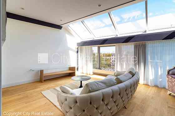 Новостройка, фасадный дом, закрытый двор, до ближайшей парковки 70 м, вход со двора, Рига