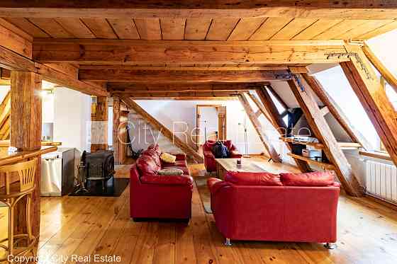 Фасадный дом, реновированный дом, подъездная дорога покрыта брущаткoй, вход с Рига