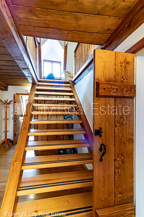 Фасадный дом, реновированный дом, подъездная дорога покрыта брущаткoй, вход с Рига - изображение 18