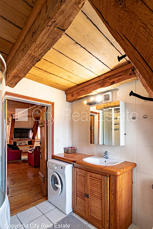 Фасадный дом, реновированный дом, подъездная дорога покрыта брущаткoй, вход с Рига - изображение 15