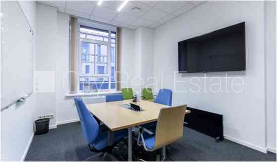 Фасадный дом, реставрированный дом, охраняемая территория, вход с улицы, лифт, Рига