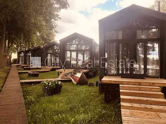 Новостройка, благоустроенная озеленённая территория, широкий вид из окна, Рига