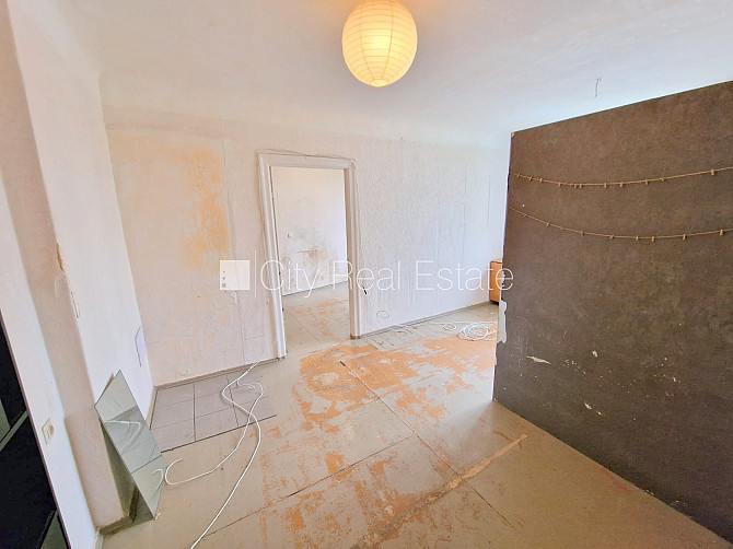 Дом во дворе, закрытый двор, вход с улицы, лестничная клетка после косметического Рига - изображение 6