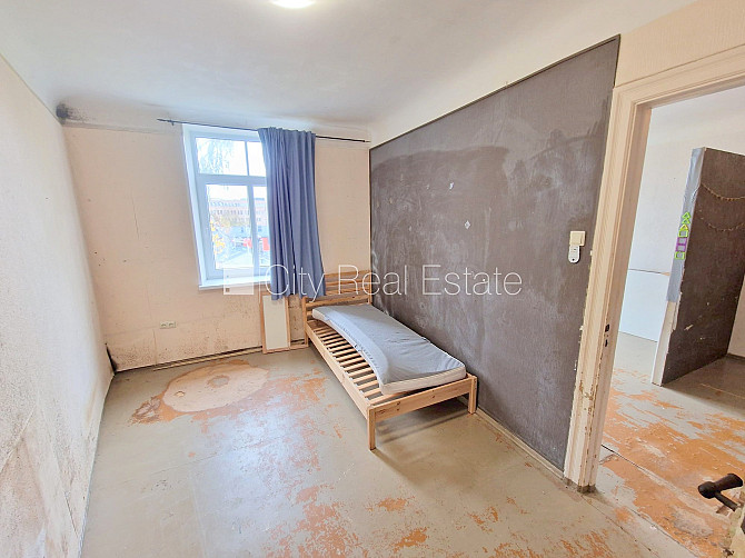 Дом во дворе, закрытый двор, вход с улицы, лестничная клетка после косметического Рига - изображение 8