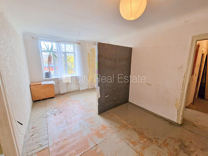 Дом во дворе, закрытый двор, вход с улицы, лестничная клетка после косметического Рига - изображение 2