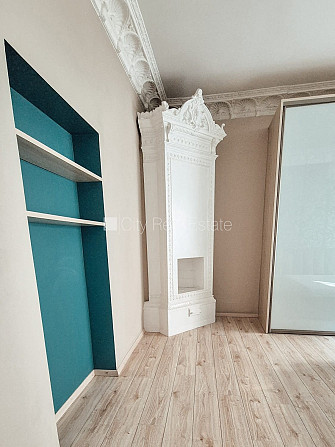 Фасадный дом, закрытый двор, вход с улицы, окна выходят в обе стороны дома, Рига - изображение 13