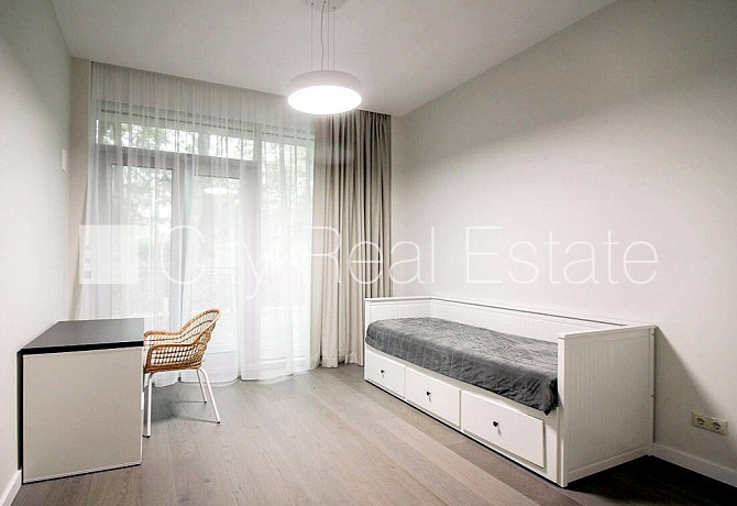 Новостройка, благоустроенная озеленённая территория, подъездная дорога покрыта Юрмала - изображение 17