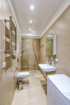 Новостройка, фасадный дом, зеленая территория, территория обнесена забором, Юрмала - изображение 4