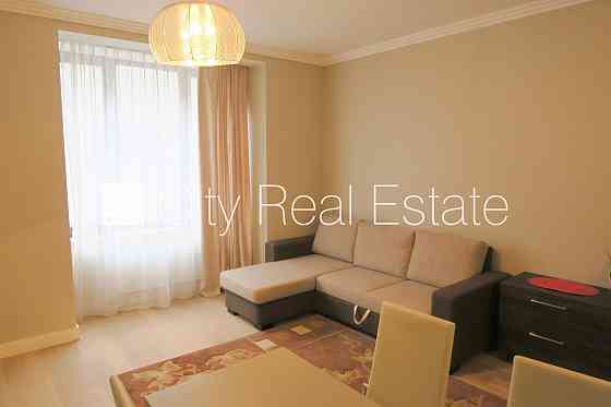 Новостройка, фасадный дом, благоустроенный озеленённый двор, закрытый двор, Рига