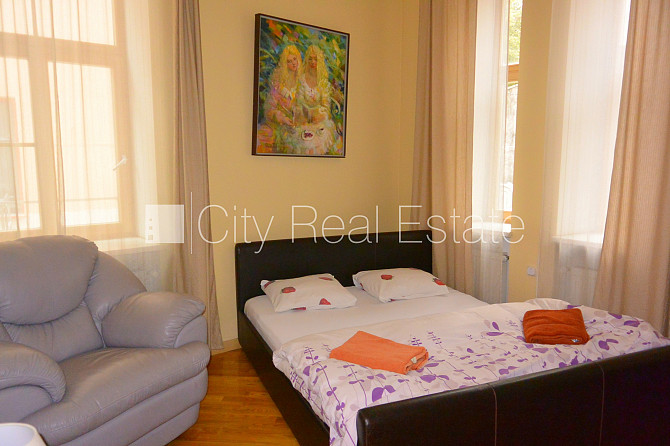 Дом во дворе, кирпичные стены, закрытый двор, место для машины, лестничная клетка Рига - изображение 2