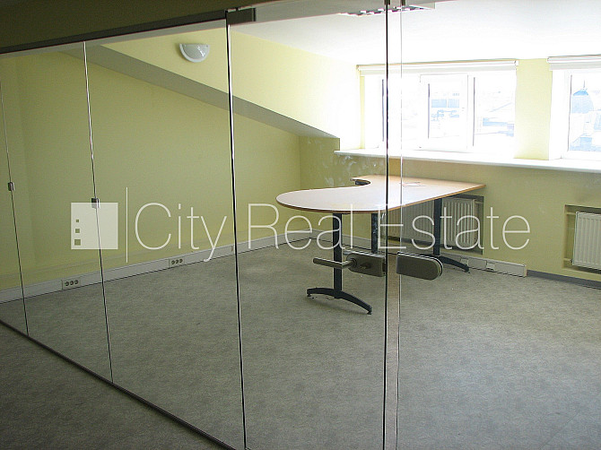 Фасадный дом, реновированный дом, вход с улицы, лифт, окна выходят во двор, Рига - изображение 4