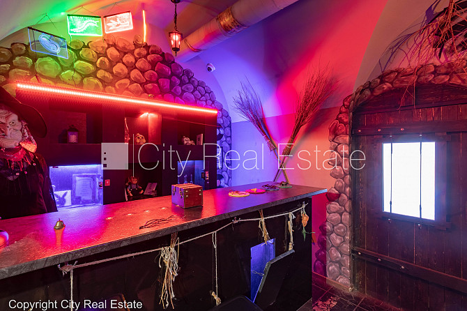 Реставрированный дом, подъездная дорога покрыта брущаткoй, вход с улицы, Рига - изображение 4