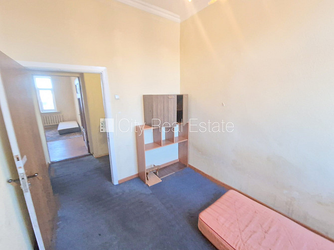 Фасадный дом, закрытый двор, вход со двора, окна выходят в обе стороны дома, Рига - изображение 13